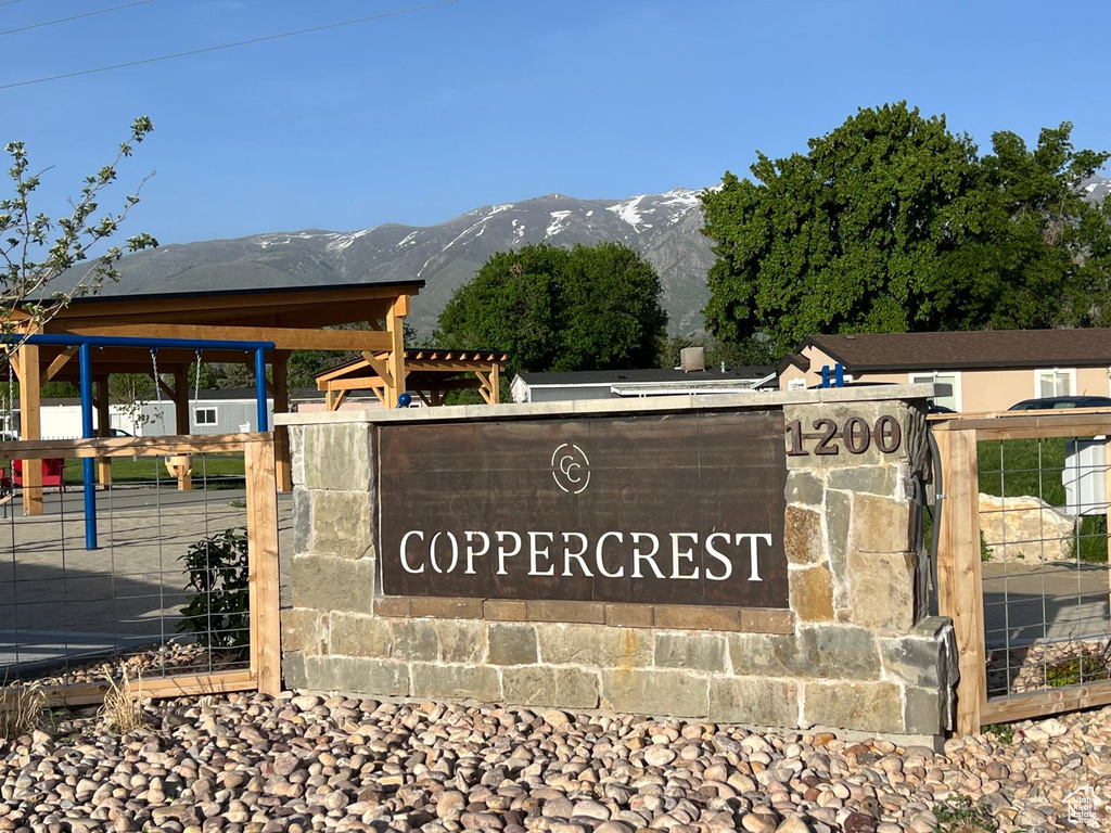 Community sign featuring a mountain view