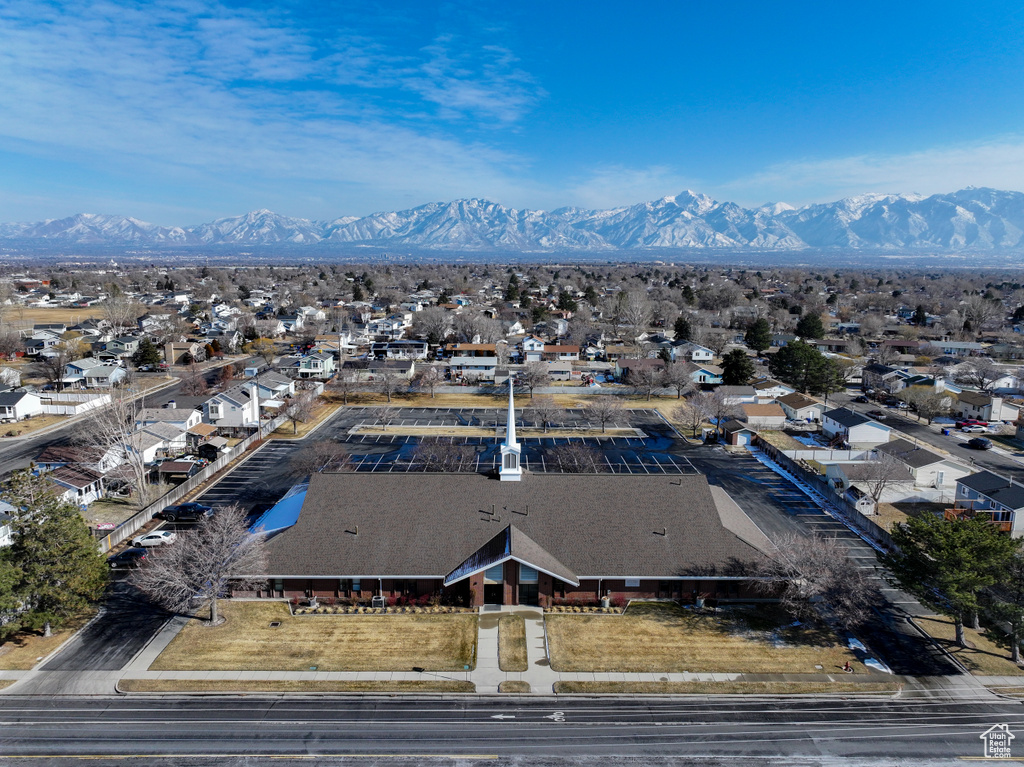 Aerial view of residential area featuring a mountain backdrop