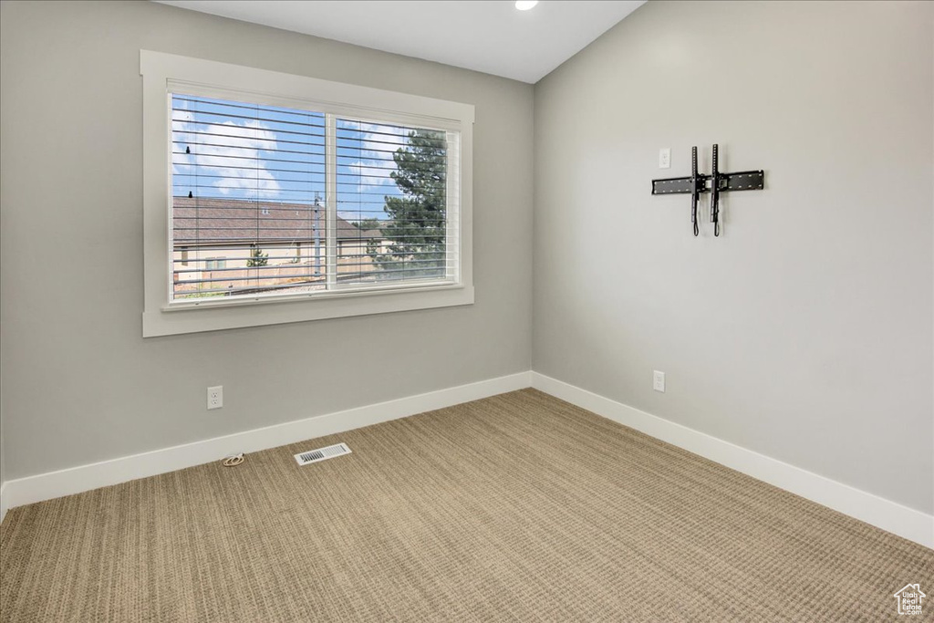 Empty room featuring carpet, baseboards, and recessed lighting