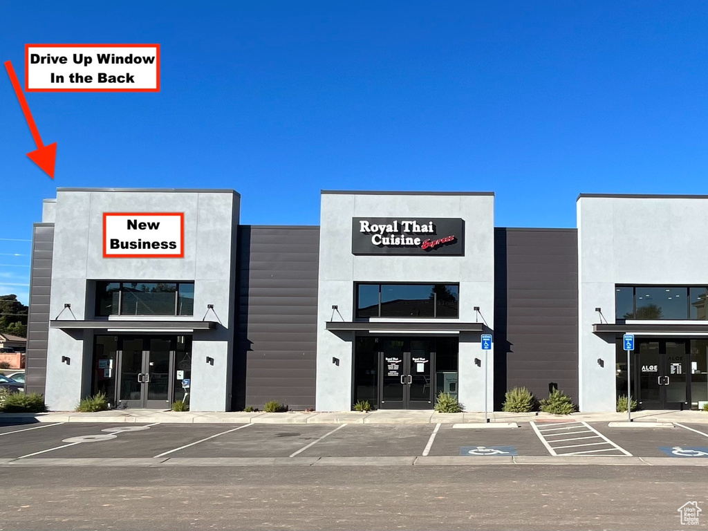 View of commercial location with uncovered parking