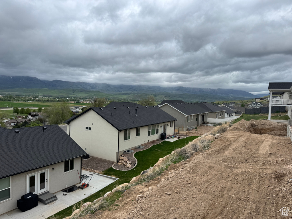 Aerial view of residential area with a mountain backdrop