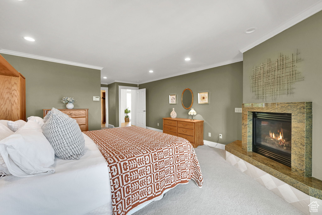Bedroom featuring recessed lighting, crown molding, carpet flooring, a glass covered fireplace, and baseboards