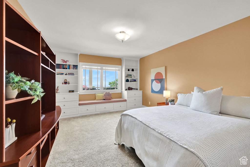 Bedroom with carpet