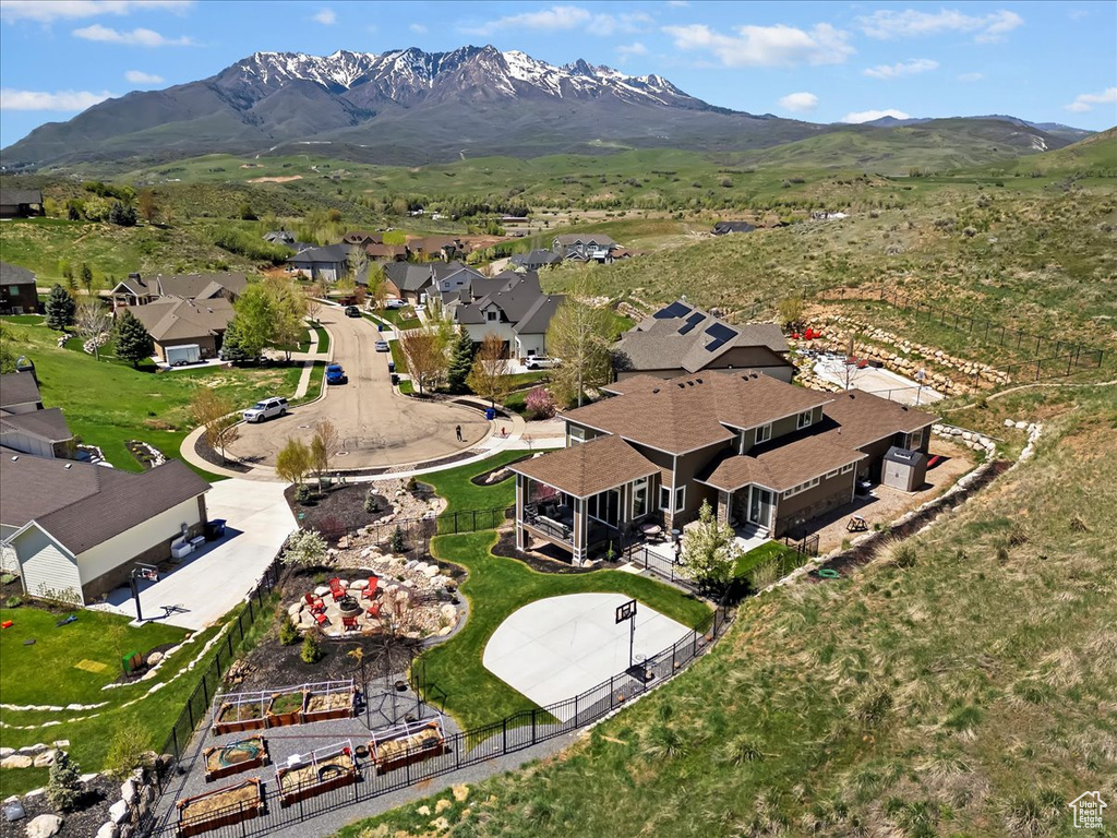 Aerial view of property\\\\\\\'s location with mountains and nearby suburban area