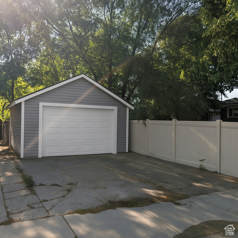 Detached garage with driveway