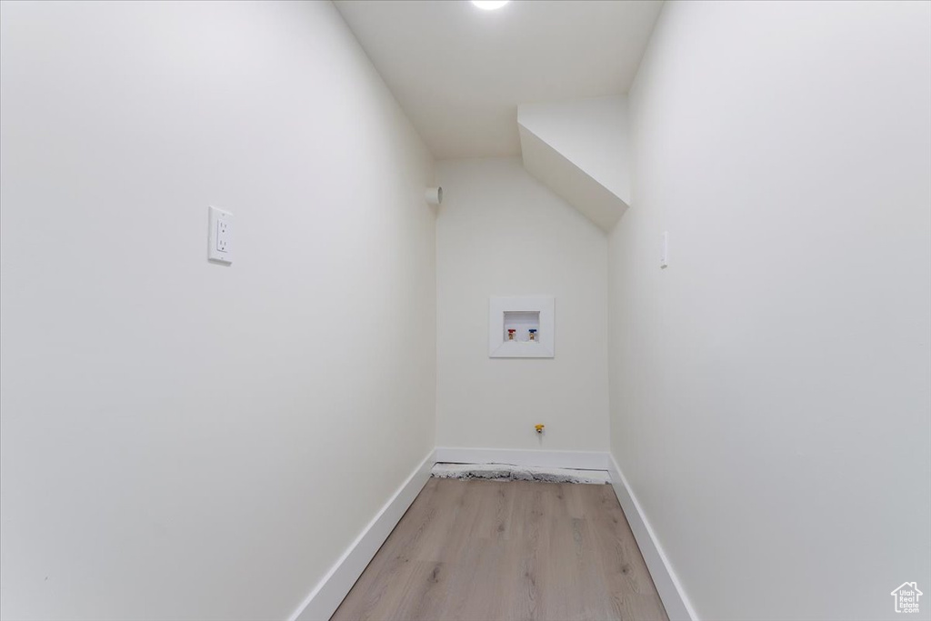 Laundry room featuring hookup for a washing machine, hookup for a gas dryer, light wood-style flooring, and baseboards