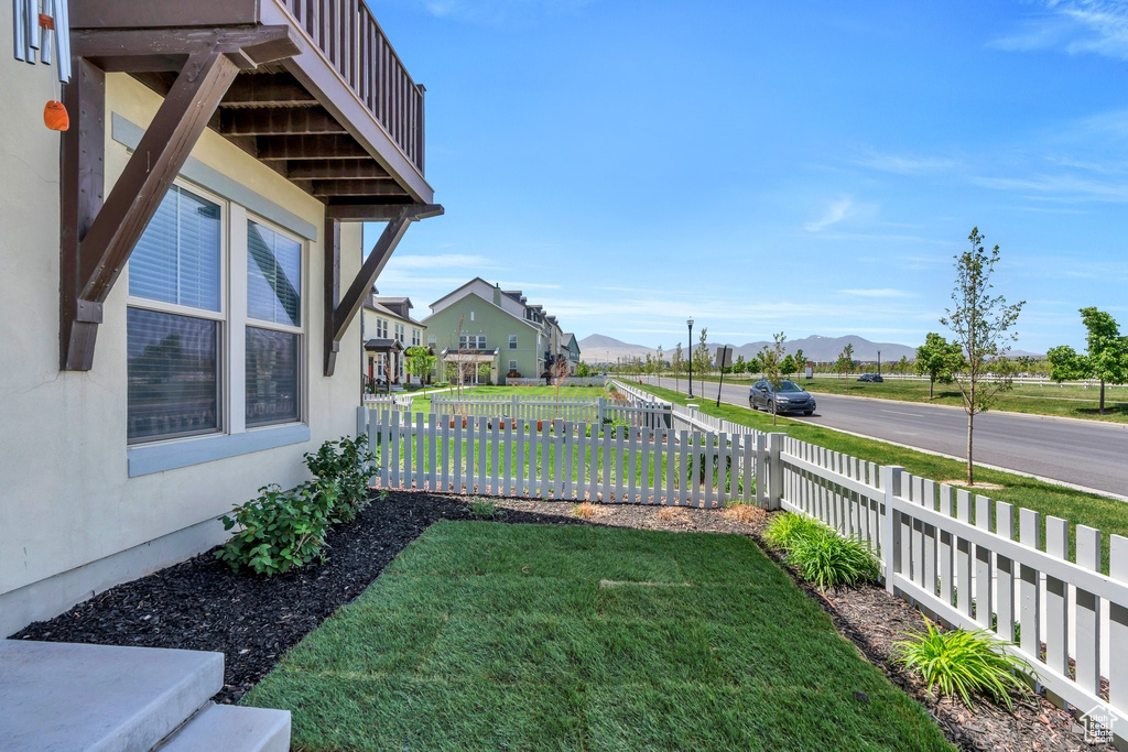View of yard featuring a mountain view