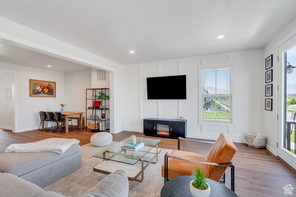 Living room featuring wood finished floors, recessed lighting, and baseboards