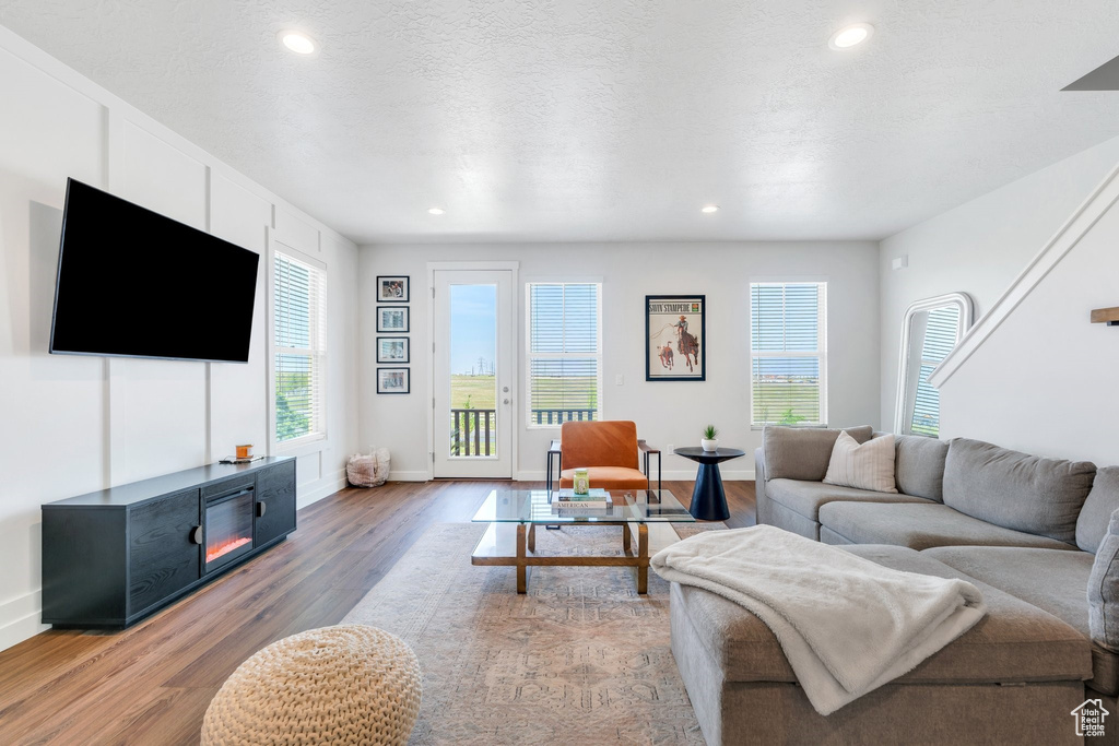 Living area with light wood-type flooring, recessed lighting, and baseboards