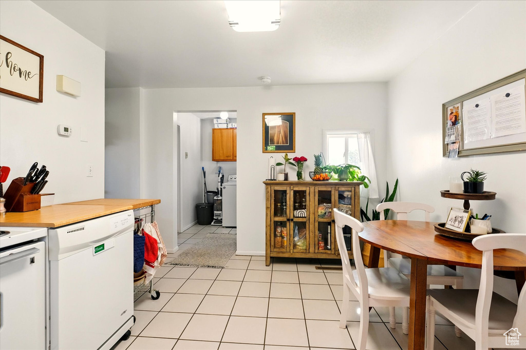 Dining space with washer / clothes dryer