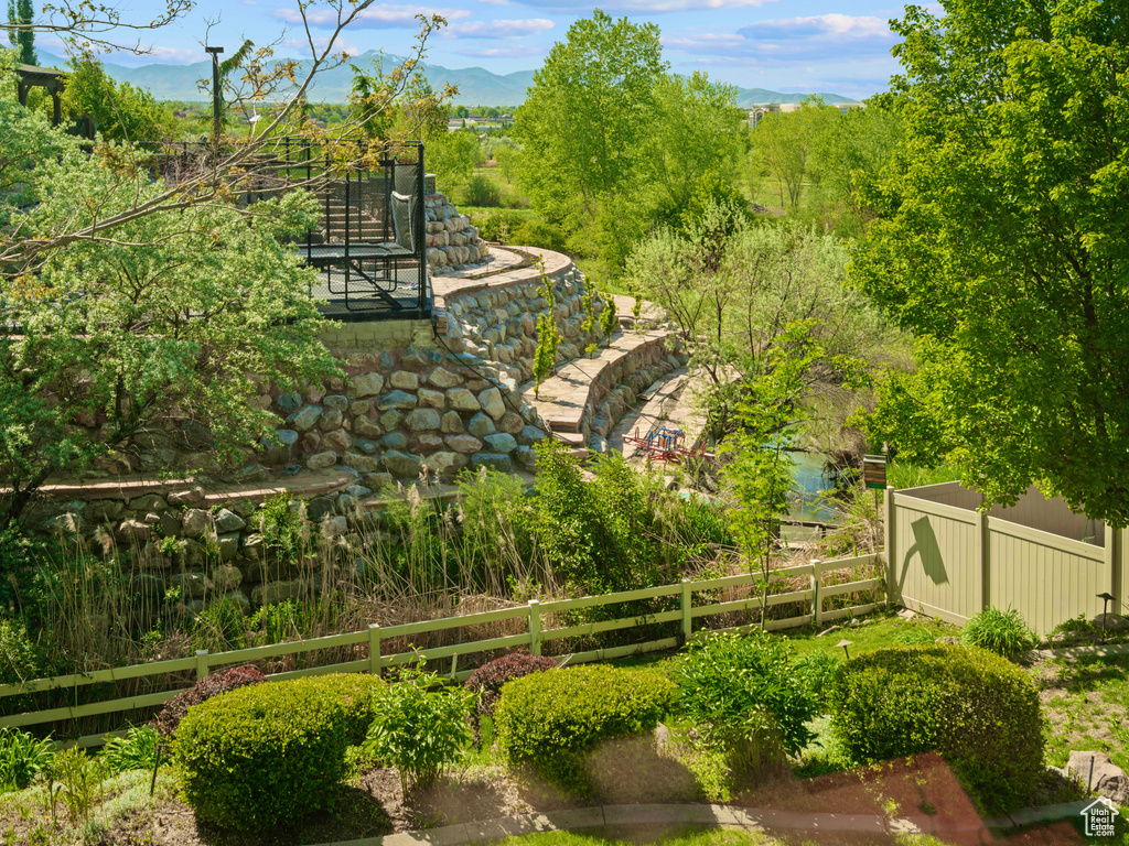 View of property\\\\\\\'s community with fence and a mountain view