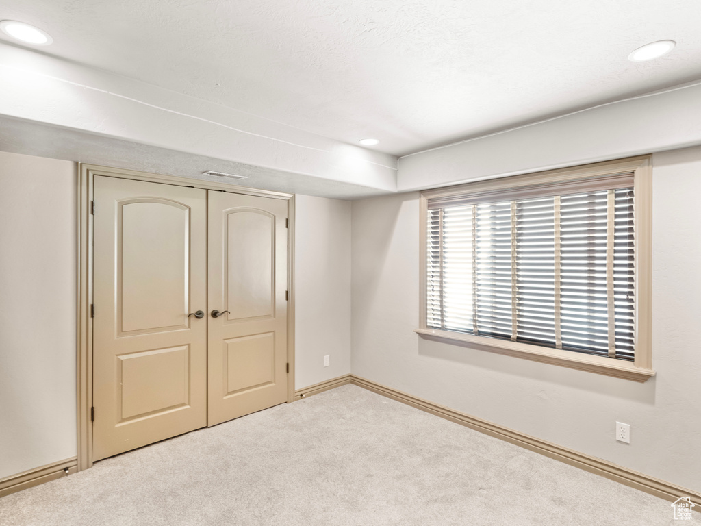 Unfurnished bedroom with carpet flooring, a closet, recessed lighting, and baseboards
