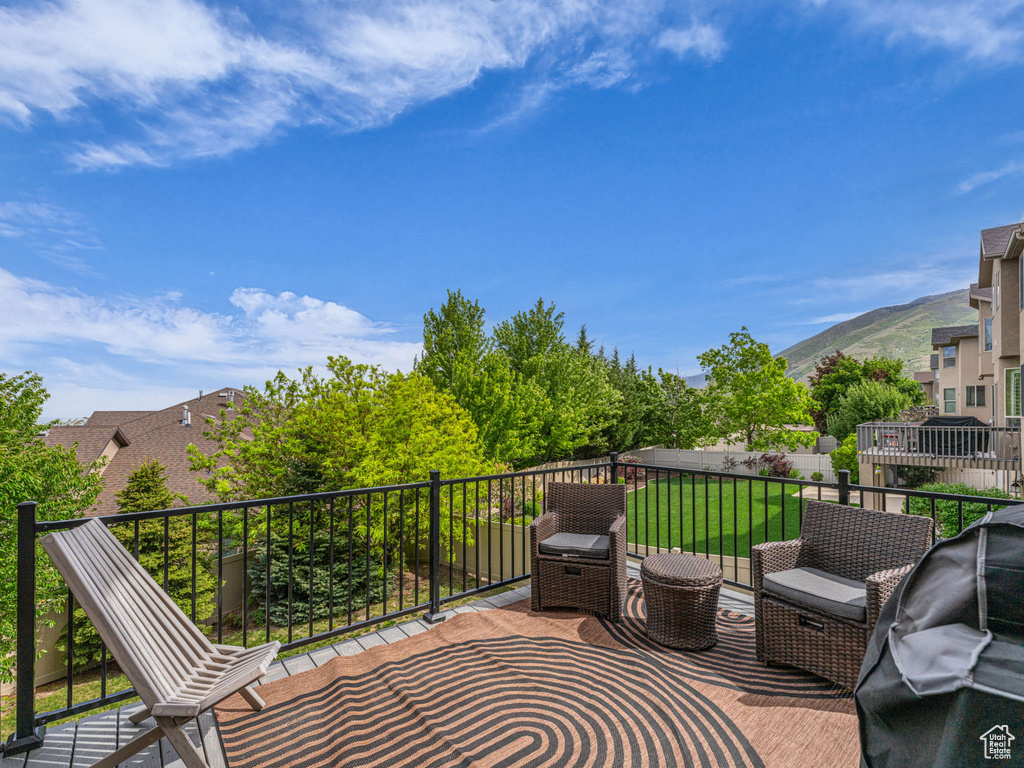 Balcony featuring a mountain view