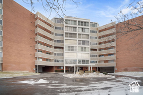 View of apartment building / complex