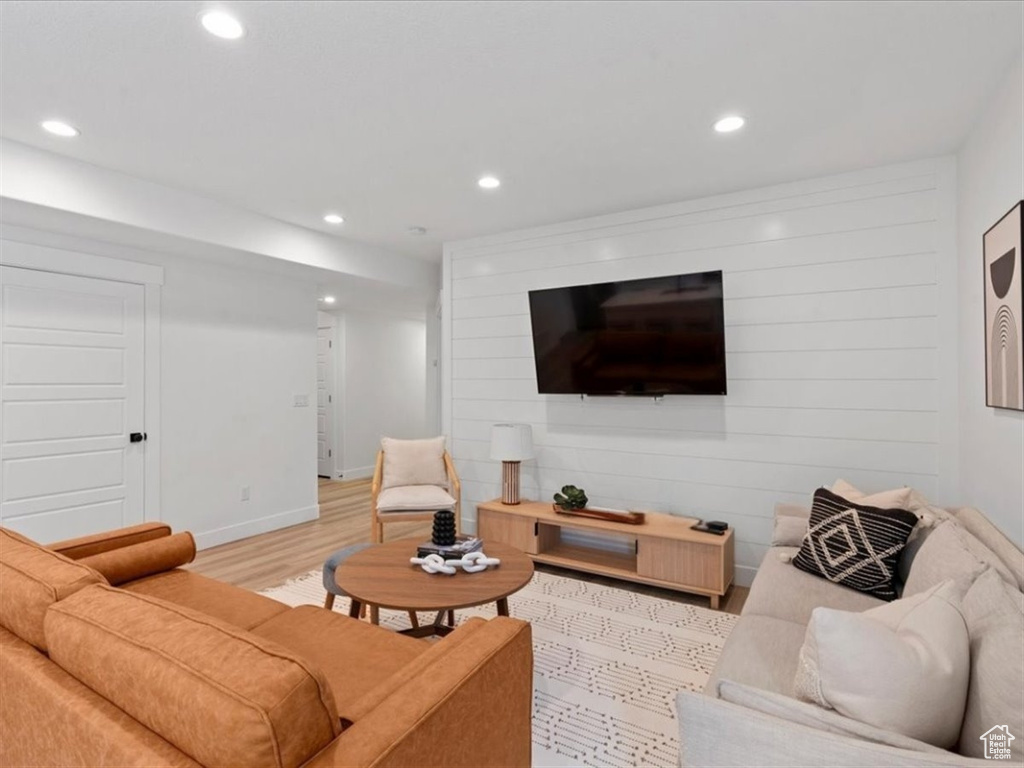 Living room featuring light wood-style flooring, recessed lighting, and baseboards