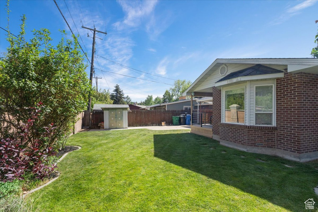 View of yard featuring a shed and an outdoor structure