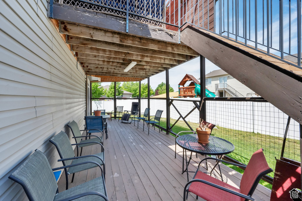 Deck featuring fence