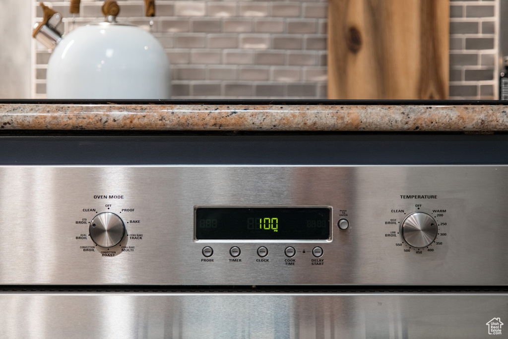 Detailed view of decorative backsplash
