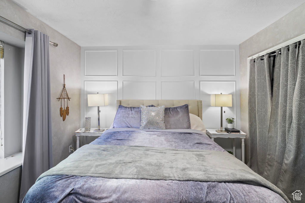 Bedroom with a decorative wall