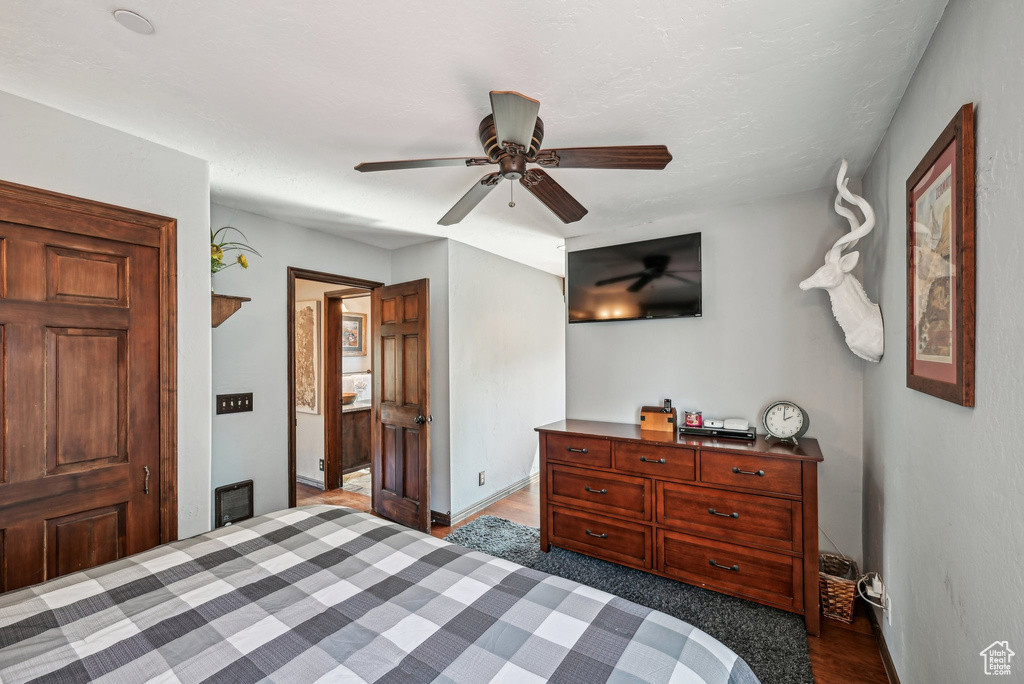 Bedroom with ceiling fan