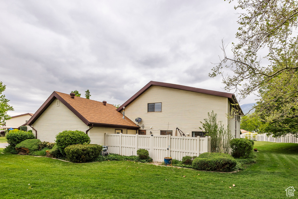 View of home's exterior