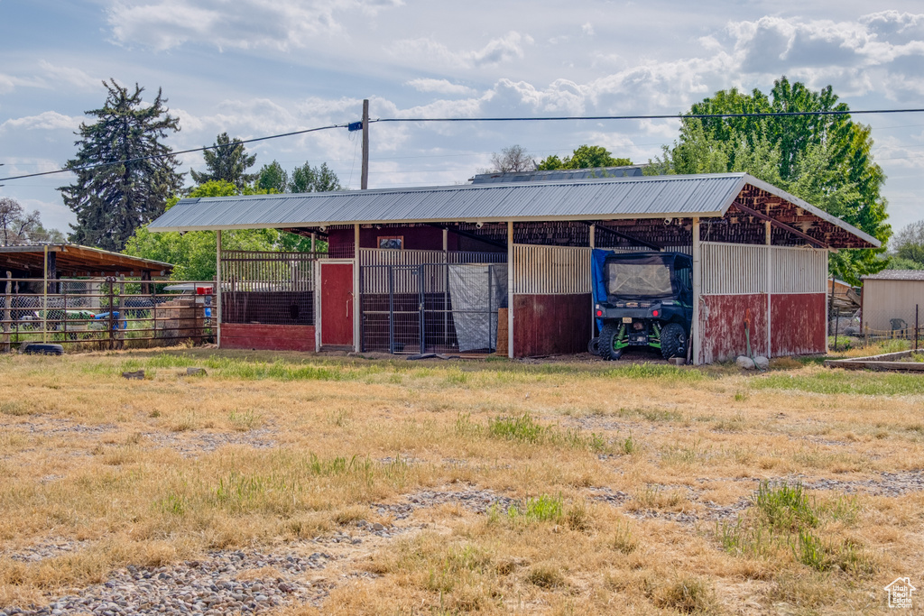 View of outdoor structure with an outdoor structure and an exterior structure