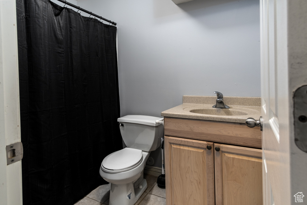 Full bathroom with vanity, toilet, and a shower with curtain