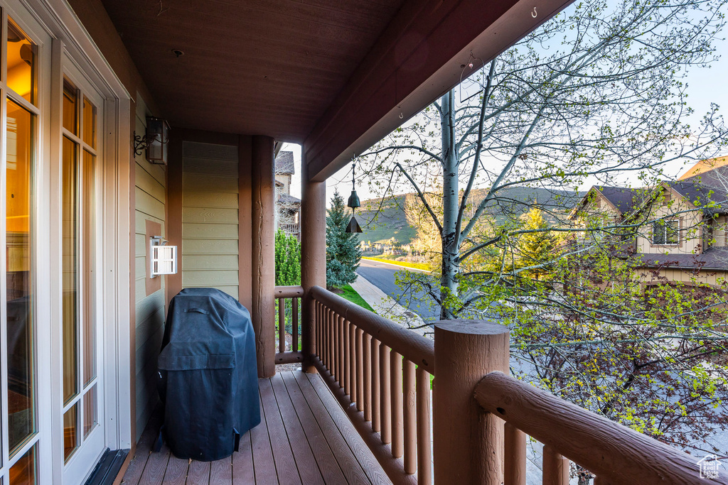 Deck featuring area for grilling