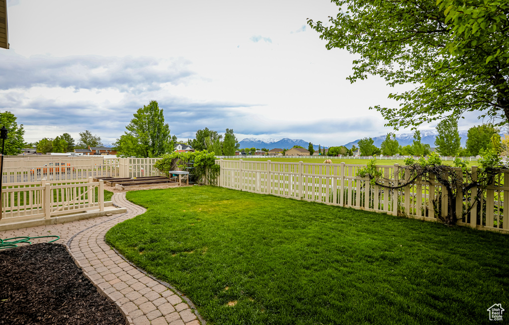 View of yard featuring a mountain view