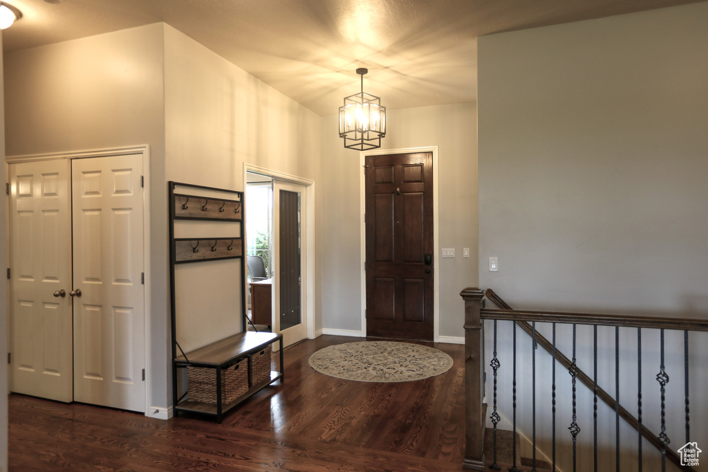 Foyer featuring a chandelier, wood finished floors, and baseboards