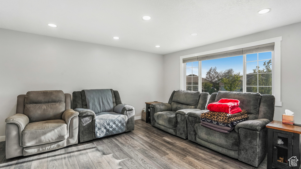 Living room featuring recessed lighting, wood finished floors, and baseboards