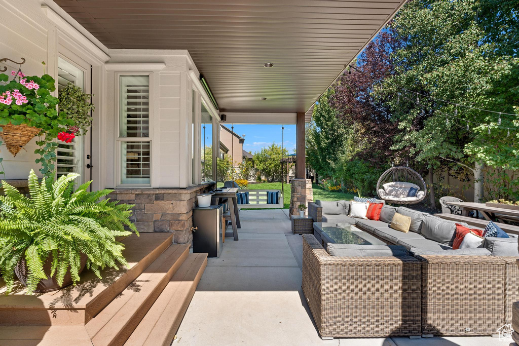 View of patio / terrace featuring an outdoor living space