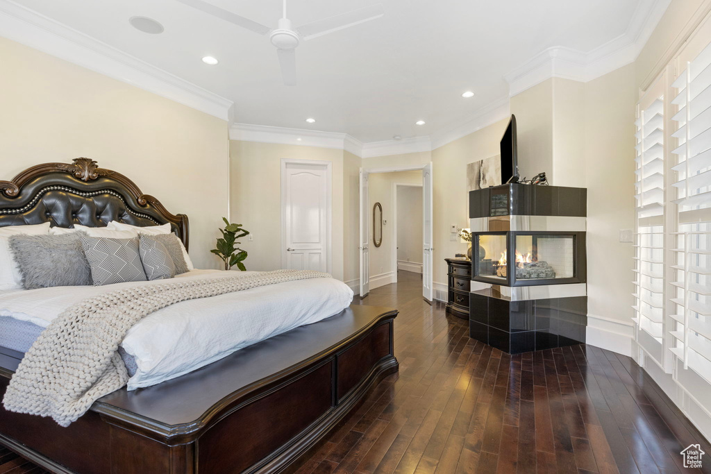 Bedroom with crown molding, hardwood / wood-style floors, baseboards, and recessed lighting