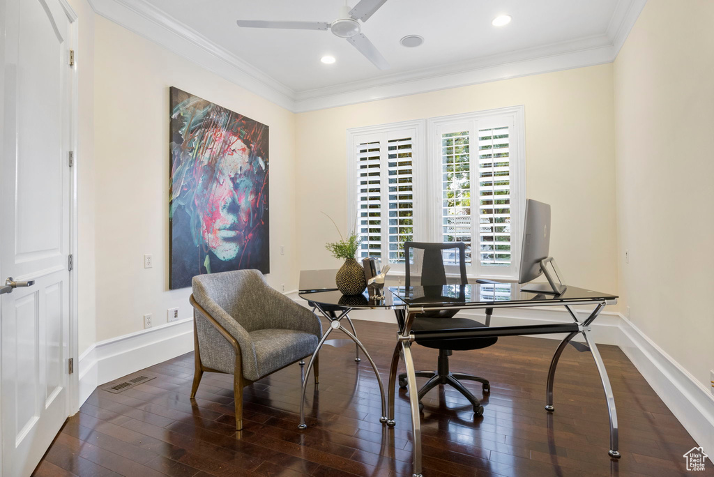 Home office featuring crown molding, a ceiling fan, wood finished floors, recessed lighting, and baseboards