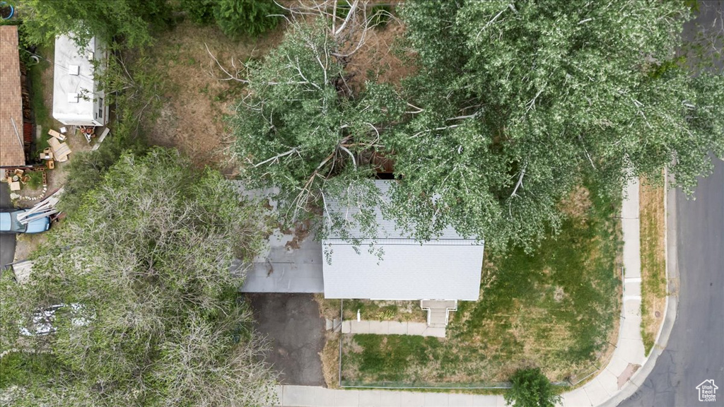 Aerial view of property and surrounding area
