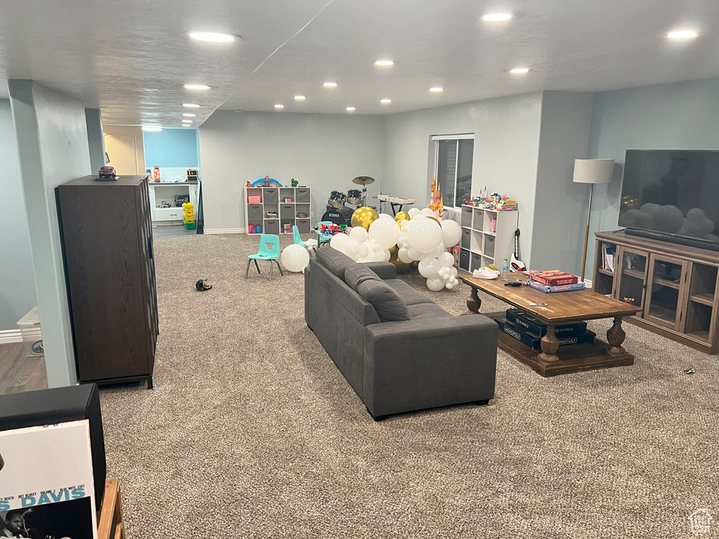 Living room with recessed lighting, carpet flooring, and baseboards