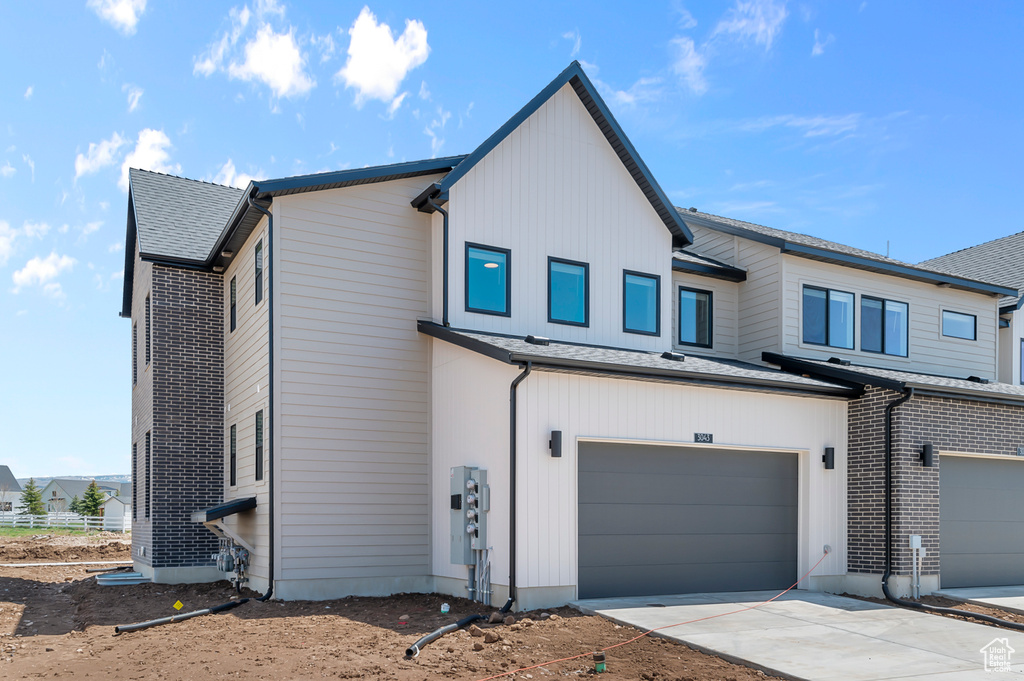 View of front facade with an attached garage and concrete driveway