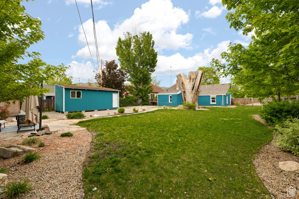 View of yard with an outbuilding
