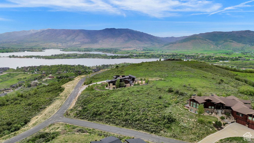 Bird\'s eye view of a water and mountain view