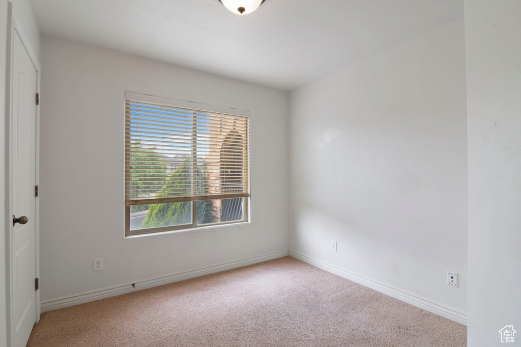 Carpeted empty room with baseboards