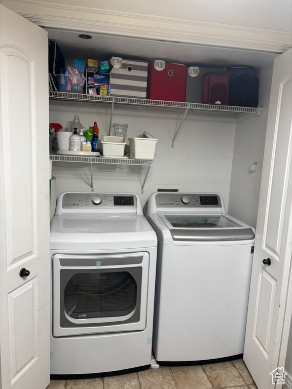 Washroom featuring washer and clothes dryer