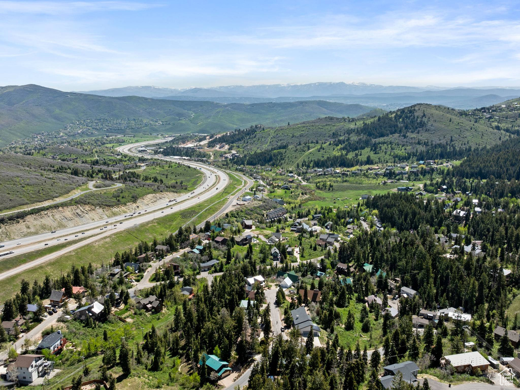 Aerial view of property\\\\\\\\\\\\\\\\\\\\\\\\\\\\\\\\\\\\\\\\\\\\\\\\\\\\\\\\\\\\\\\\\\\\\\\\\\\\\\\\\\\\\\\\\\\\\\\\\\\\\\\\\\\\\\\\\\\\\\\\\\\\\\\'s location with mountains and nearby suburban area
