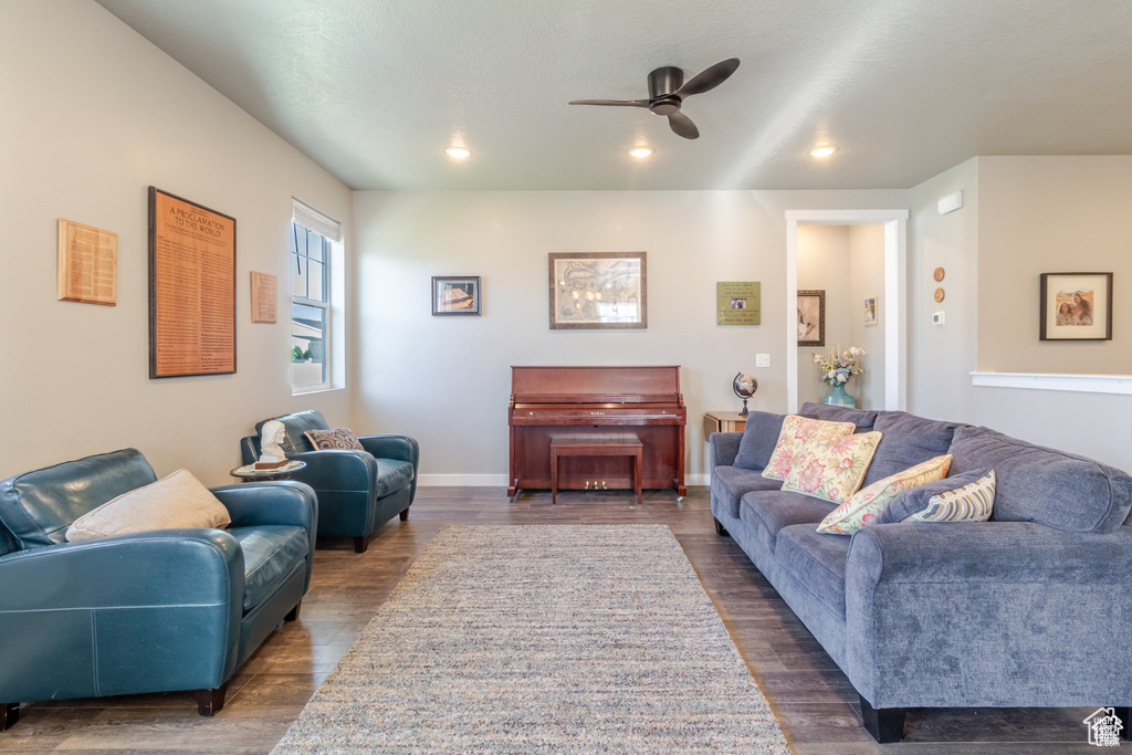 Living room featuring a ceiling fan, dark wood-style floors, recessed lighting, and baseboards
