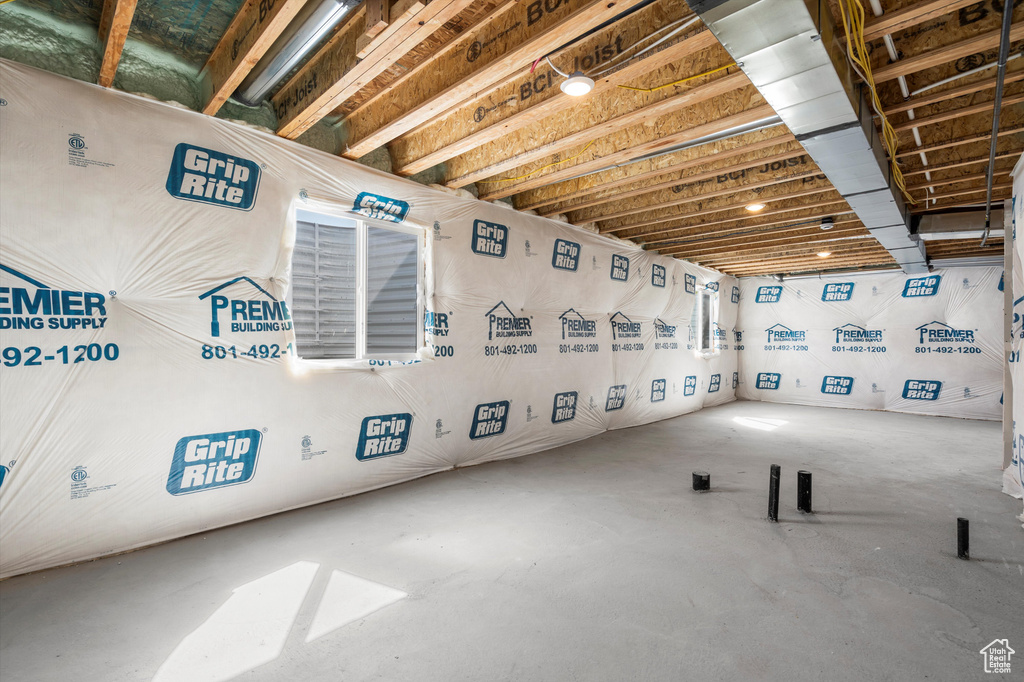 Miscellaneous room with concrete flooring