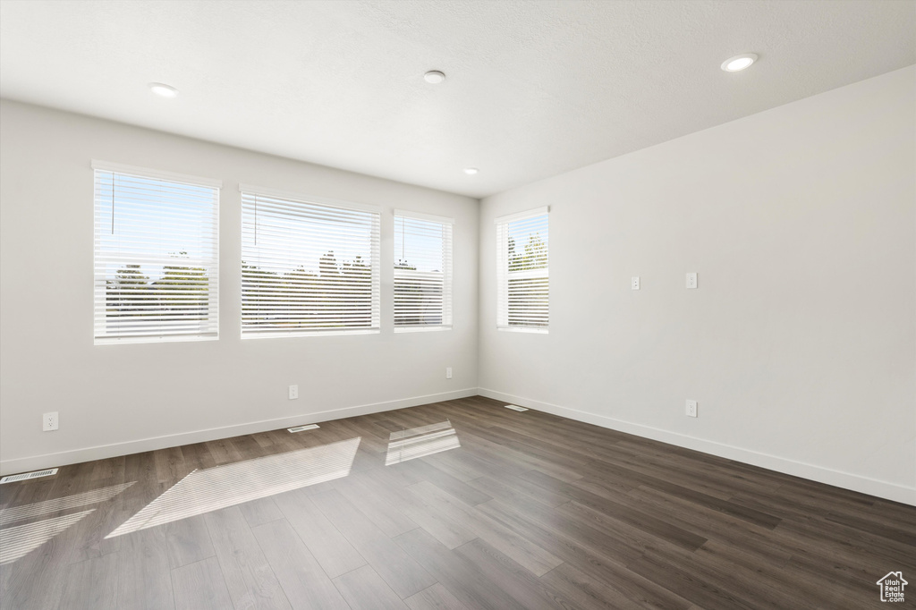 Unfurnished room with dark wood-type flooring and recessed lighting