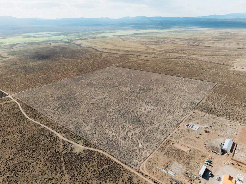 Overview of rural landscape featuring a mountainous background and a desert landscape