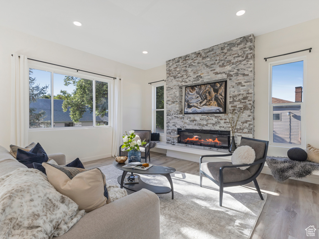 Living area featuring wood finished floors, a fireplace, recessed lighting, and baseboards