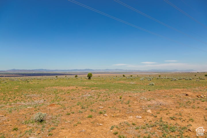 View of yard featuring a mountain view