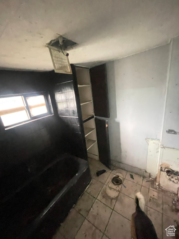 Bathroom with shower / tub combination