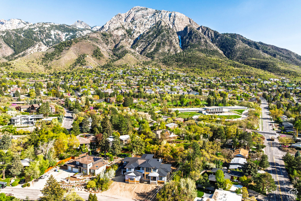 Bird's eye view featuring a residential view and a mountain view